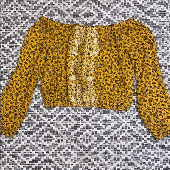 NWOT Jolt Butter Yellow Floral Long Sleeve Crop Top Small - Picture 2 of 4